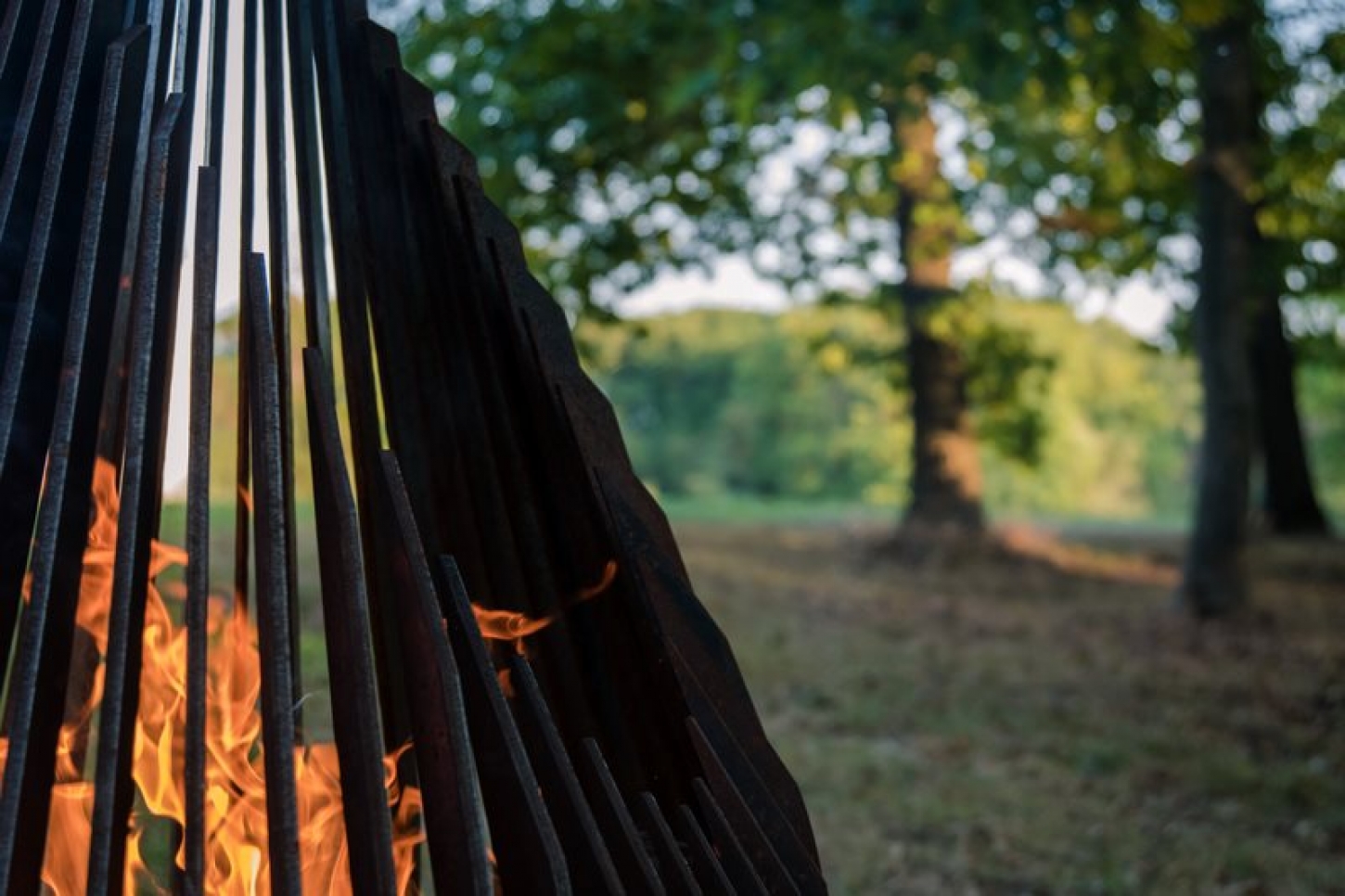 If you opt for a fire pit of corten steel, the oxide layer or rust layer will provide protection to the steel, so your fire pit will not rust.